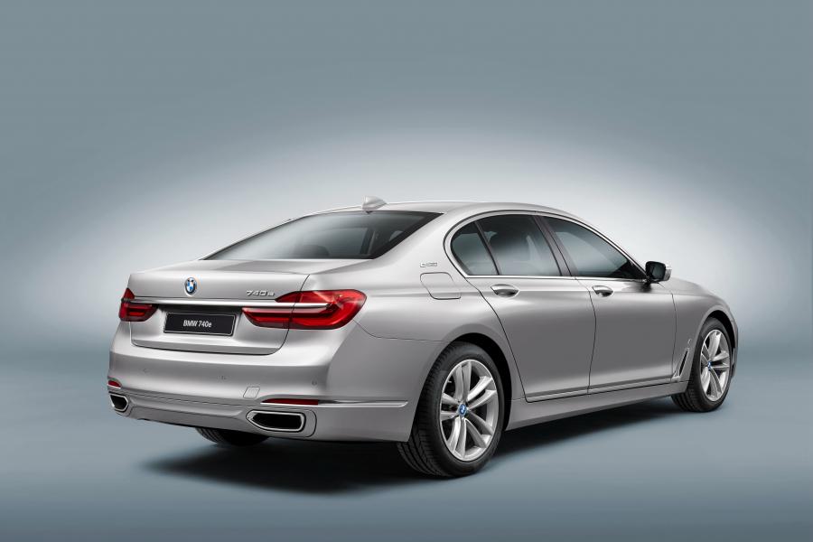  BMW 740e iPerformance (G11) 2016 года  (WW) (фото 10 из 17)